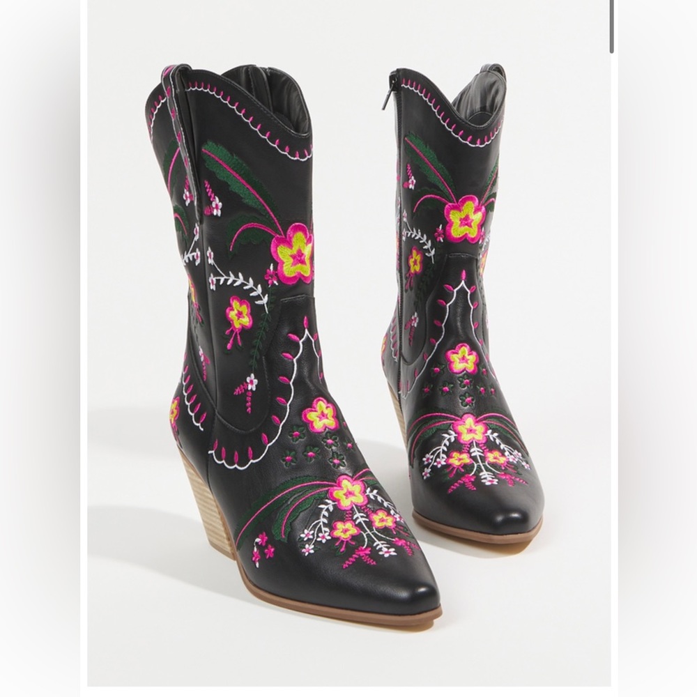 Arula Boots